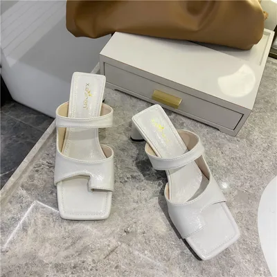 High-heeled chunky heel sandals