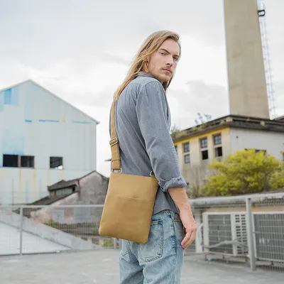 Men's leather shoulder messenger bag