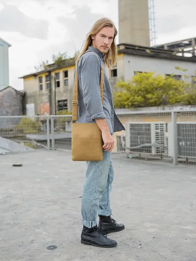 Men's leather shoulder messenger bag