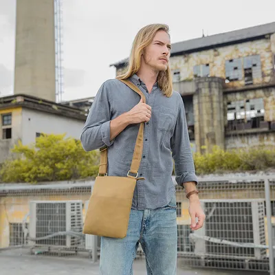 Men's leather shoulder messenger bag