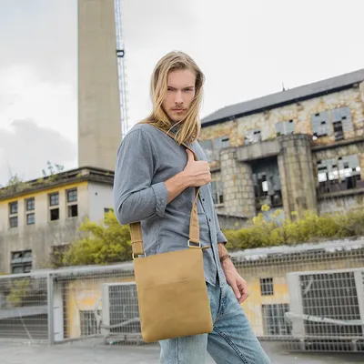 Men's leather shoulder messenger bag
