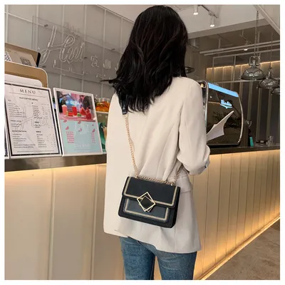 Slung shoulder bag