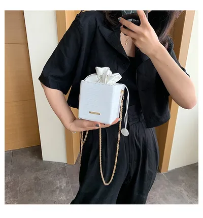 One shoulder messenger bag fashion chain