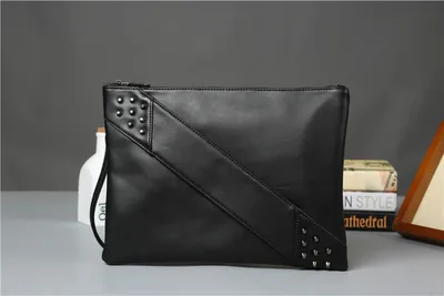 Fashionable rivet clutch