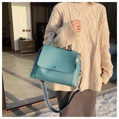Atmospheric fashion handbag