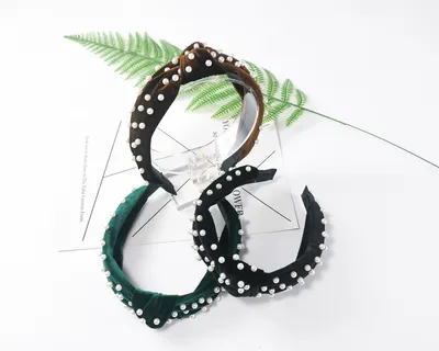 Pearl velvet knotted hair hoop