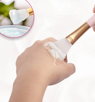 Fan Makeup Brush