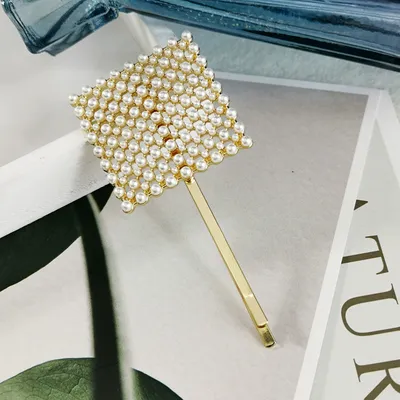 دبوس شعر من اللؤلؤ، فتاة ذات مزاج مميز