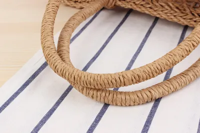Hand-held New Hollow Woven Holiday Outing Straw Bag
