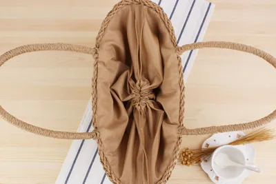 Hand-held New Hollow Woven Holiday Outing Straw Bag