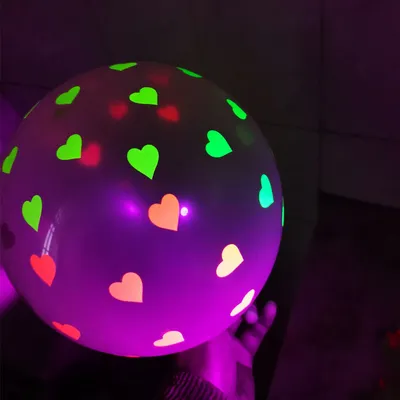 بالون فلورسنت شفاف منقط بألوان الحلوى
