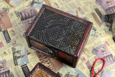 صندوق تخزين مكتبي عتيق الطراز الأوروبي