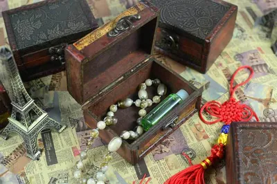 صندوق تخزين مكتبي عتيق الطراز الأوروبي