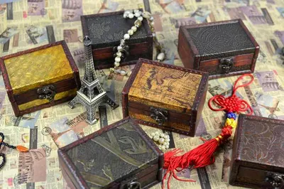 صندوق تخزين مكتبي عتيق الطراز الأوروبي