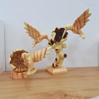 Creative Resin Wooden Craft Flying Bird Pecking Wood Home Decoration