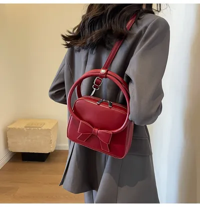 حقيبة كتف نسائية أنيقة مزينة بفيونكة