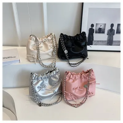 حقيبة كتف كروسبودي بتصميم مطوي أنيق