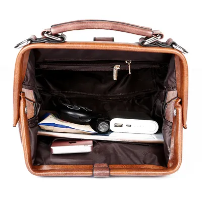 Women Handbag Leather Small Doctor Bag Women Shoulder Bag Female Crossbody Handbag Lock Chain Rivets Girls Vintage Women Bags