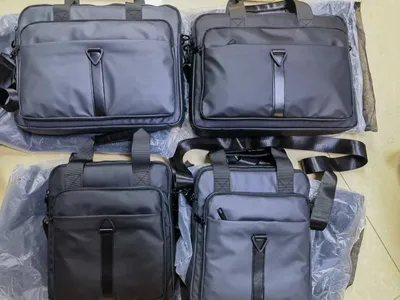 حقيبة سفر فاخرة محمولة مقاومة للماء، مناسبة للتنقلات اليومية والسفر.