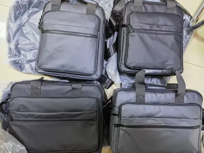 حقيبة سفر فاخرة محمولة مقاومة للماء، مناسبة للتنقلات اليومية والسفر.