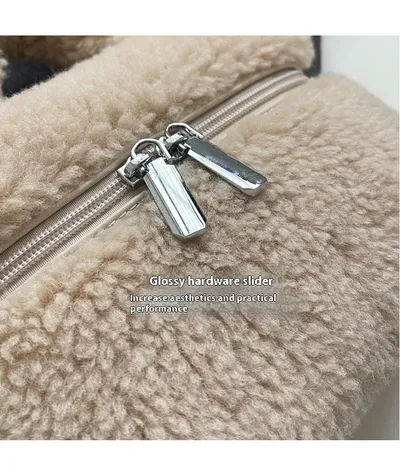 حقائب نسائية أنيقة من صوف الخروف، مناسبة لفصلي الخريف والشتاء، بتصميمات مخملية محمولة.