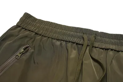 شورتات كرة سلة رجالية مزينة بحروف مطرزة