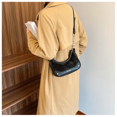 حقيبة كتف نسائية عتيقة الطراز من قماش مزخرف، مناسبة لفصلي الخريف والشتاء