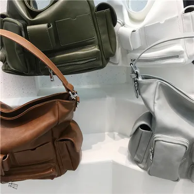 حقيبة كتف واحدة كبيرة الحجم بتصميم كلاسيكي مستوحى من راكبي الدراجات النارية