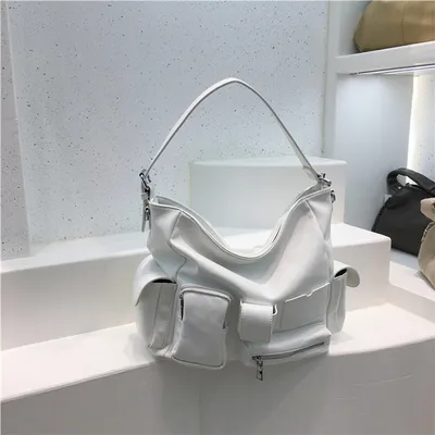 حقيبة كتف واحدة كبيرة الحجم بتصميم كلاسيكي مستوحى من راكبي الدراجات النارية