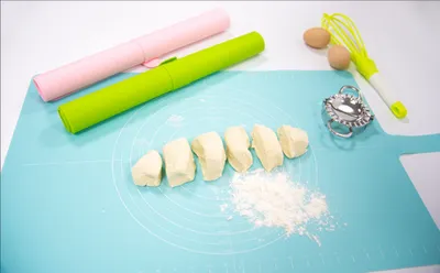 Adjustable Thickness Silicone Kneading Pad With Roll Buckle