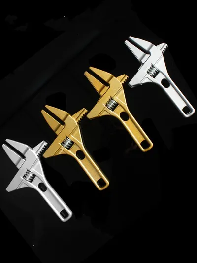 Light movable wrench