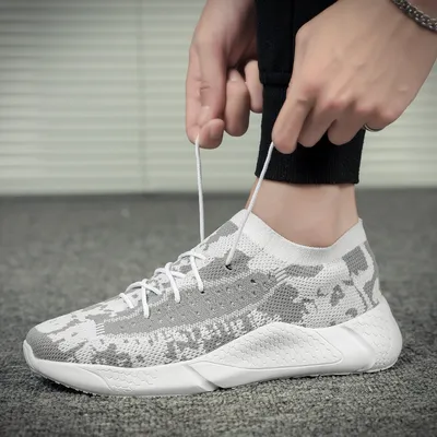 Men's sports shoes