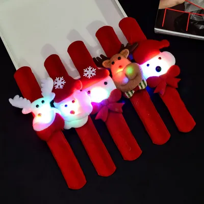 سوار "صفق والبس" (Snap-on) مضيء بطابع عيد الميلاد (بابا نويل ورجل الثلج) - هدية صغيرة مناسبة لرياض الأطفال وزينة للأطفال