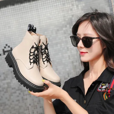Women's flat cowhide short boots