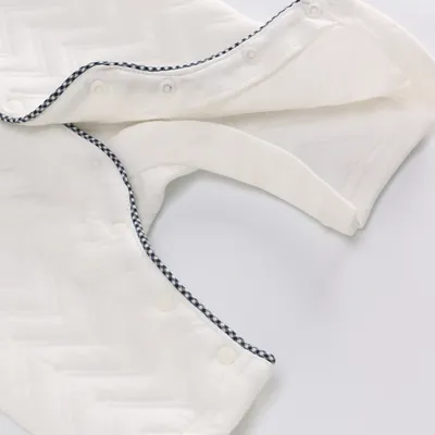 ملابس الأطفال والأطفال