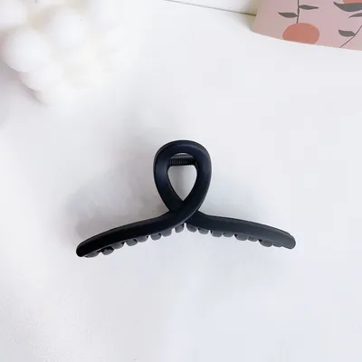 Simple grasping chuck hair taking a bath