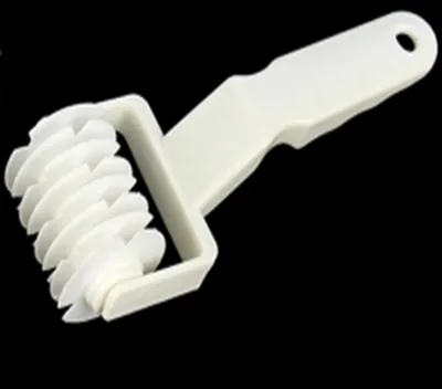 Baking Tools Small Plastic Netting Knife Pineapple Bread Hob Roller Knife Kitchen Gadget Report