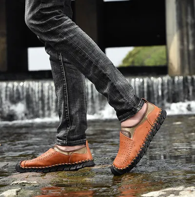 Breathable hiking shoes