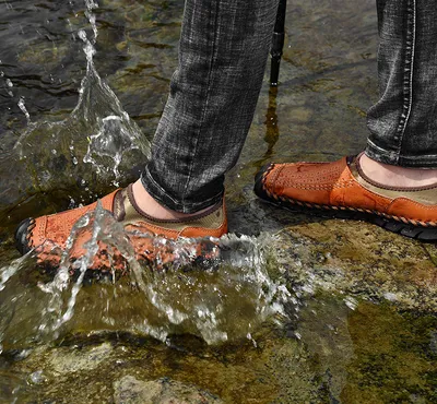 Breathable hiking shoes