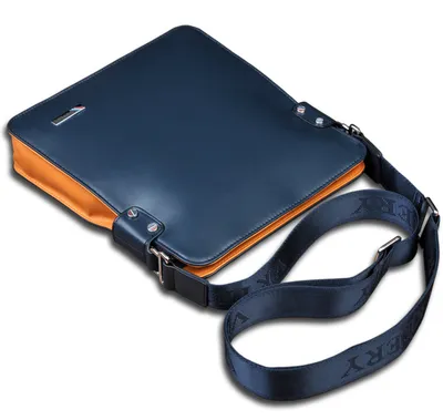 Shoulder bag slung leisure bag
