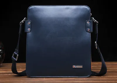 Shoulder bag slung leisure bag