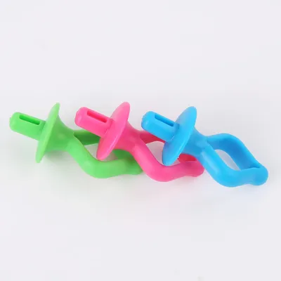 Sewing thread card clip