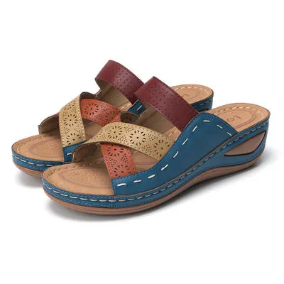 Hole-crossing open-toe wedge slippers