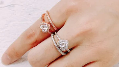 Classic women's heart-shaped ring