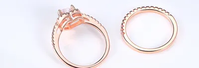 Classic women's heart-shaped ring