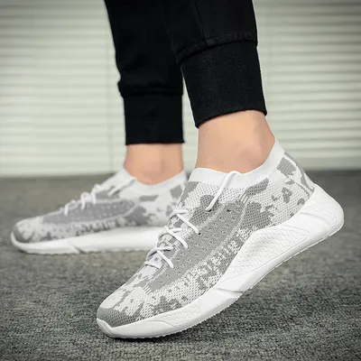 Men's sports shoes