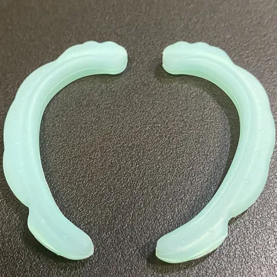 Invisible earmuffs earhook