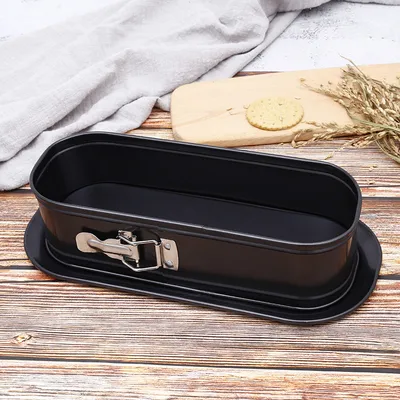 Oval cake mold with lock