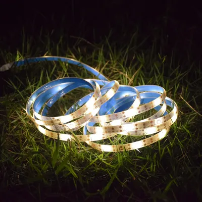 شريط إضاءة يعمل بالطاقة الشمسية مزود بـ 90 مصباح LED