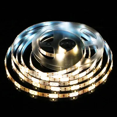 شريط إضاءة يعمل بالطاقة الشمسية مزود بـ 90 مصباح LED